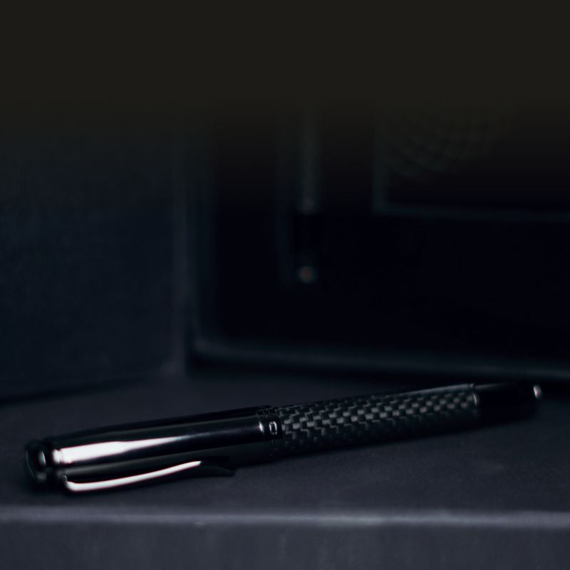 Boardroom Carbon fiber roller pen and card holder